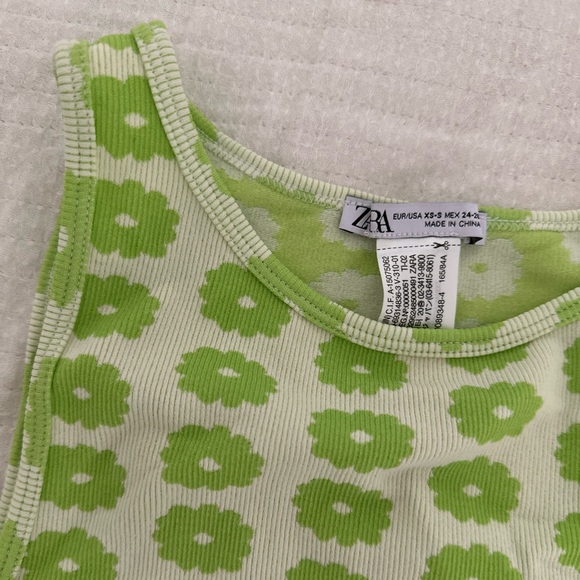 Zara Flower Top - Picture 2 of 2